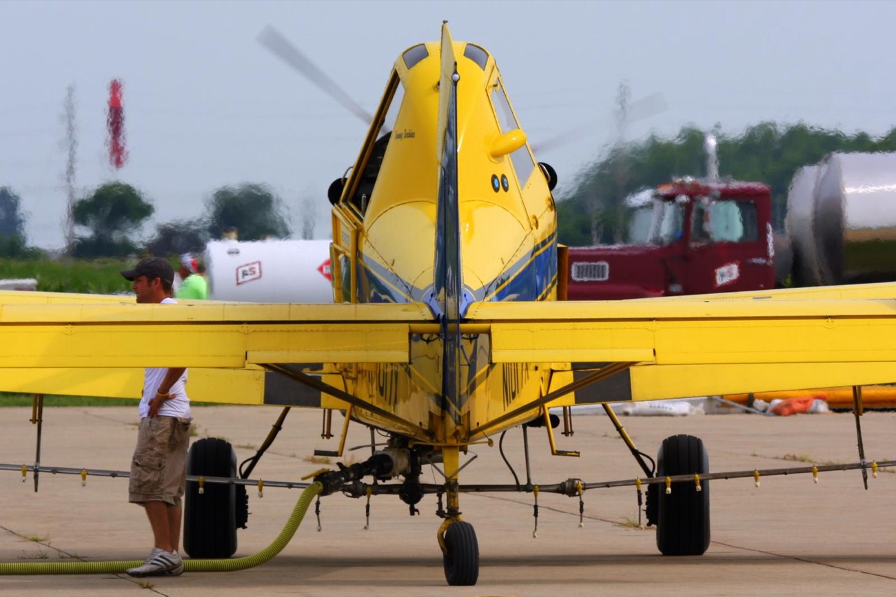 Loading the Air Tractor hopper on the ramp